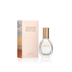 Jennifer Aniston Solstice Bloom cap-detail close-up signals premium, long-lasting aroma.