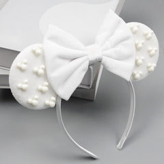 JIAHANG velvet headband on model showcasing comfortable, all-day wear.