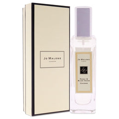 Jo Malone Peony & Blush Suede flacon detail captures crisp red apple opening.