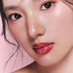 JUDYDOLL 3D pouty effect with cooling mint enhances lip definition.