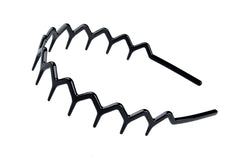 Close-up of KALIYOTO black shark-tooth comb showing durable plastic teeth