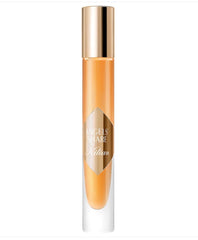Kilian Angels' Share amber close-up — reveals caramel color and praline notes for refined moments.