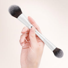 KINGMAS large foundation brush for even coverage with smooth, airbrushed finish