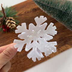KSTBJN snowflake clip on hair demonstrating easy open close and secure hold