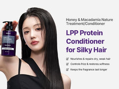 KUNDAL Honey & Macadamia conditioner applied to hair promotes smooth detangling