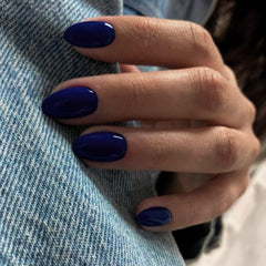 KXAMELIE navy blue press-on short oval nails, side view showing fit