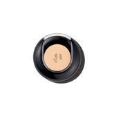 Lancôme Color Design Filigree Shimmer eyeshadow on eyelid for radiant crease-free color.