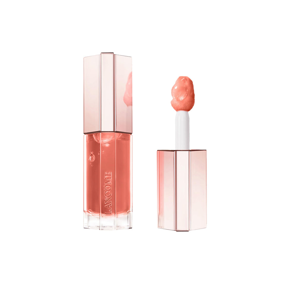 Lancôme Lip Idôle JuicyTreat gloss swatch on lips for instant shine and 24-hour hydration.