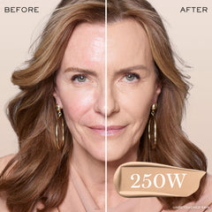 Lancôme Teint Idole Ultra Wear texture close-up during application reveals smooth consistency.