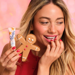 Lanolips 101 Ointment lip application yields smooth, silky finish.