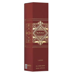 Lattafa Bade'e Al Oud Sublime spray action demonstrates long lasting aroma