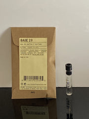 Le Labo Baie 19 sample packaging closeup for easy scent discovery and gifting.