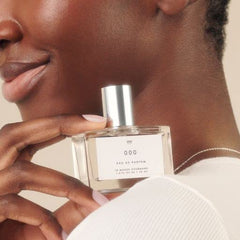 Le Monde Gourmand 000 Spray bottle cap detail emphasizes water lily blend.