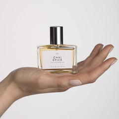 Le Monde Gourmand Crème Vanille Body Oil bottle for luxurious layering