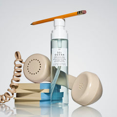 Le Monde Gourmand Sel Océan Fresh Mist mid-notes Neroli and Honeysuckle brighten the day.