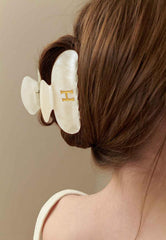 LILIE&WHITE monogram claw clip highlights bold H accent for versatile looks.