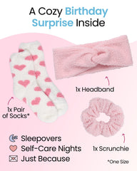 Lily England caja-regalo lista para sorprender en cumpleaños