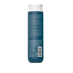 Living Proof Clarifying Detox Shampoo lather demonstrates thorough cleansing for cleaner hair.
