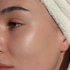 Lumene Nordic Hydra Lahde cream texture demonstrates a non-greasy daily finish