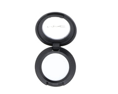 MAC Eye Shadow Gesso inner corner brighten demonstrates eye-opening highlight