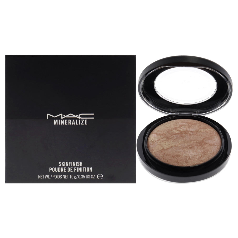 MAC Mineralize Skinfinish Soft Gentle powder compact adds a natural daily glow.