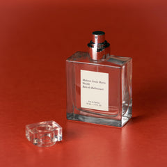 Maison Louis Marie No.04 fragrance notes visual highlighting sandalwood, vetiver, amber wood.