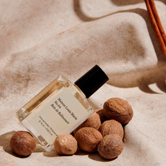Maison Louis Marie No.04 vetiver mid-note detail for sophisticated depth