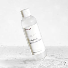 Manyo Galactomy Clear Skin Toner close-up texture reveals lightweight hydration.