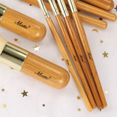 Matto synthetic cruelty-free bristles are hygienic and easy to clean.
