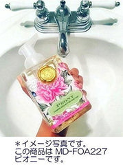 Deck the Halls foaming soap closeup highlighting rich lather and moisturizing formula