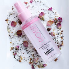 MINETAN ROSE FACE TAN MIST spray evenly coats skin for a light daily glow.