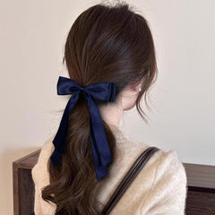 Miroksh alligator clip detail demonstrates secure grip for thick or fine hair.