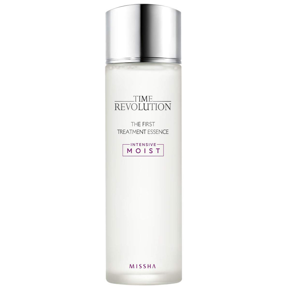 Missha Time Revolution Essence Intensive Moist bottle pour demonstrates quick hydration for dry skin.