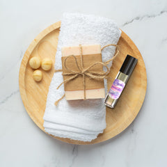 MOBETTER FRAGRANCE OILS powder-intense closeup-oil shows silky alcohol-free fragrance