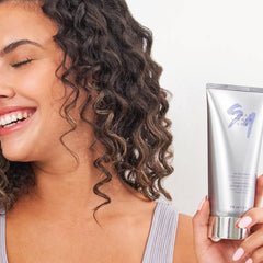 MONAT STUDIO ONE Air Dry Cream close-up texture reveals silky finish.