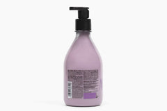 Natura acai body lotion texture swatch, illustrating non greasy nourishment.