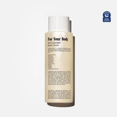 Nécessaire rich foam demonstrates gentle daily cleansing.