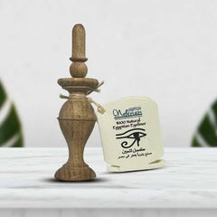 Nefertari eyeliner powder texture closeup reveals silky pigment for smooth lines.