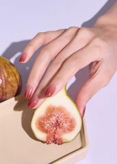 ohora N Fig Jam pink-ombre closeup of glossy nails
