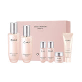 Ohui Miracle Moisture Set Skin Softener 150ml bottle delivers deep hydration for plump skin.