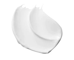 Olay Regenerist application scene – easy daily routine to target fine lines.