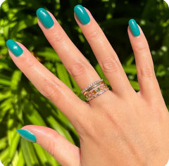 Olive & June 21 sizes nail kit ensures a snug fit and natural appearance.