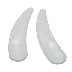 Onwon mini curved scoop applying face cream with precise, hygienic control.