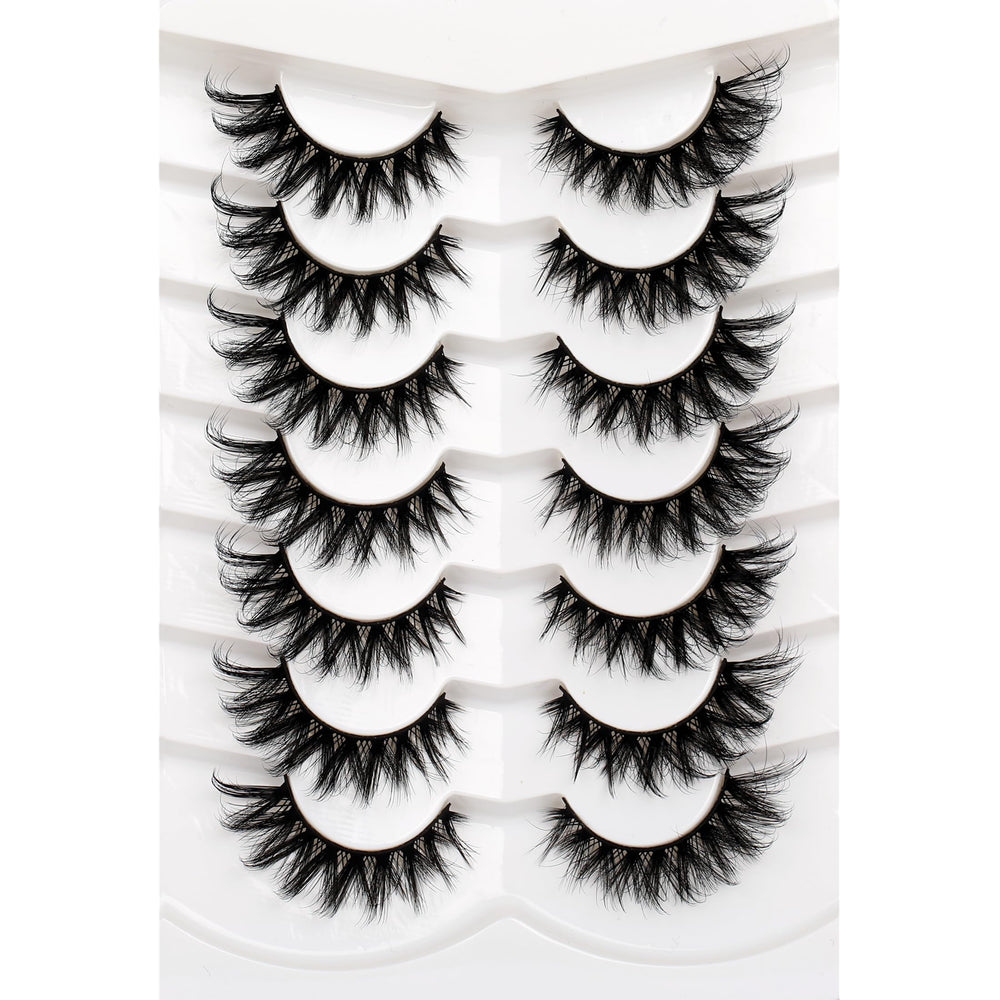 Pooplunch 8D cat-eye crossed lashes close-up for defined outer wing