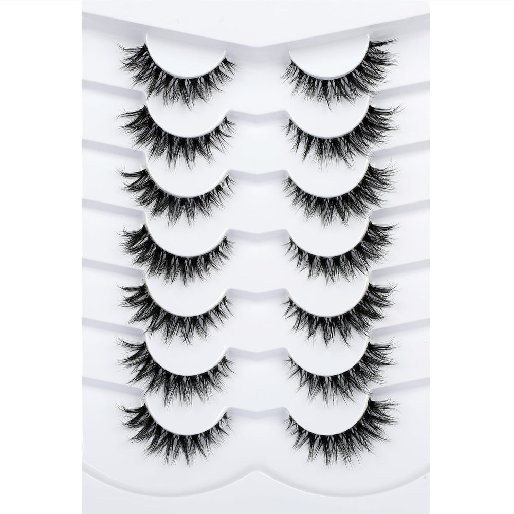 Pooplunch 8D silk lashes closeup showing soft weightless feel for everyday beauty.