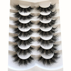 Pooplunch crisscross dramatic lashes create bold, multi-layered volume.