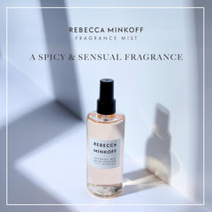 Rebecca Minkoff Body Spray emphasizes coriander top notes for a fresh, confident wear.