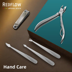 RedFlow leather travel case design keeps tools organized for on-the-go grooming.