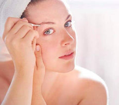 Regine Switzerland precision tweezers showing angled-tip design for accurate removal.
