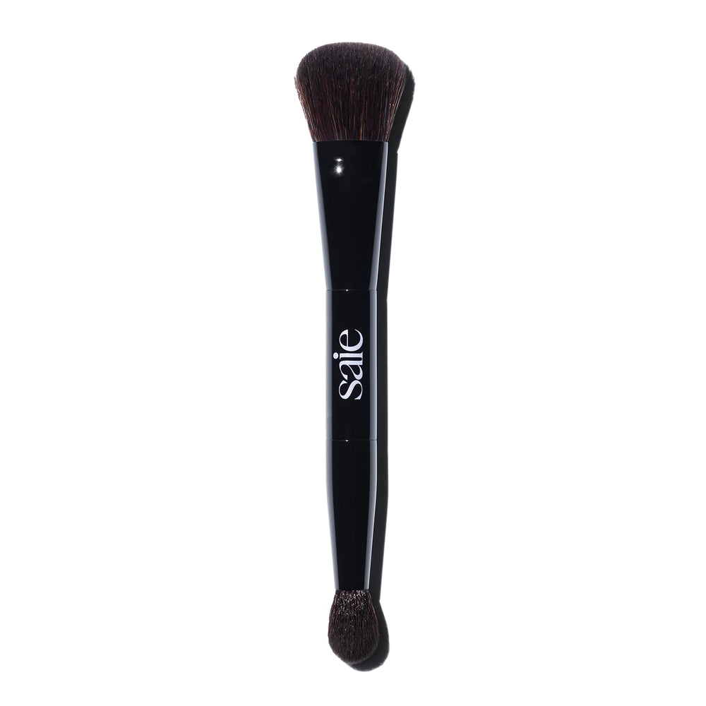 Saie The Double Brush large end sculpt for precise contouring and defined features.